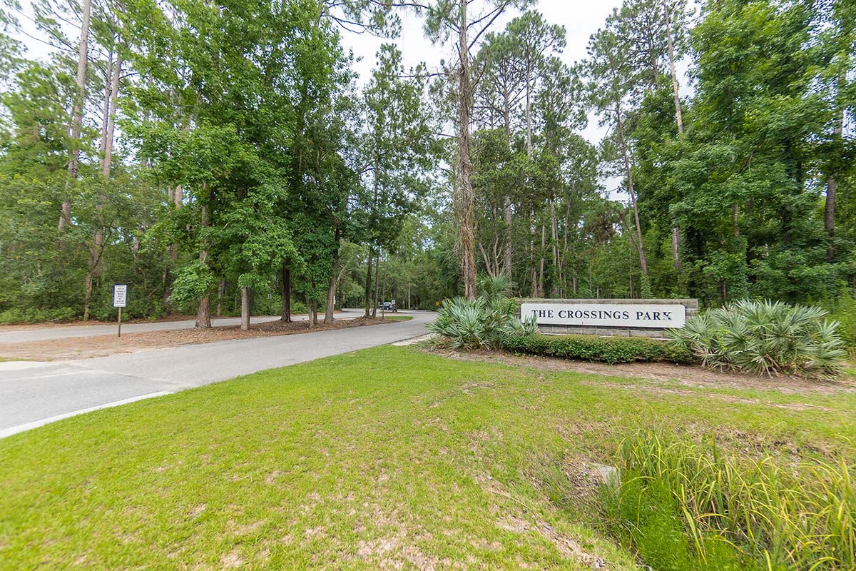 Entrance to Crossings Park and Sign